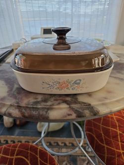 Corning Ware Bisgue Floral 2.5 Liter With Brown Lid