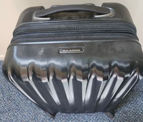 Black ribbed hard shell Ricardo Beverly hills spinner 22x14 carryon luggage
