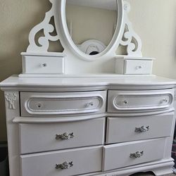 Dresser With Mirror And 1 Night Stand With Queen Bed Fram