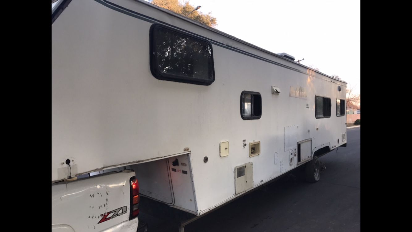 Thor rough & dirty Toyhauler project fuel station