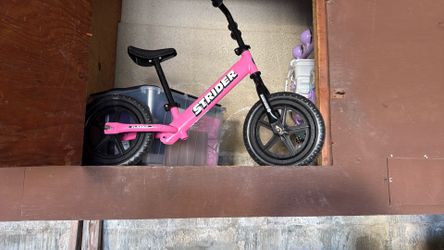 Strider 12 Inch classic Pink Bike
