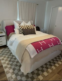 Castlery Dalton Queen Storage Bed – Like New (Bedroom set)