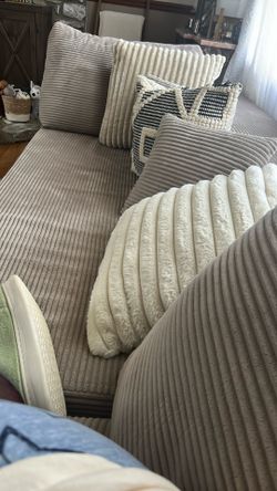 Only A Few Months Old Posterpedic Sectional
