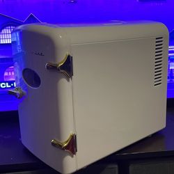 Mini fridge
