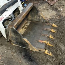 Mini Skidsteer Bucket 42”