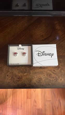 Disney Minnie Mouse stud earrings