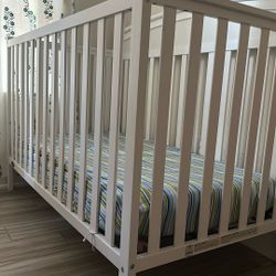 White Graco Crib