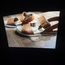 Sandals Size 8 And 1/2