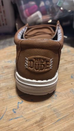 HEY DUDE SIZE J5