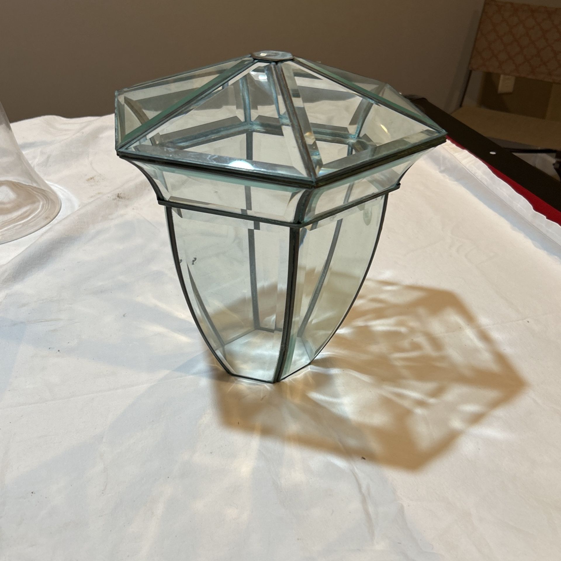 American Mantle, Glass Globe