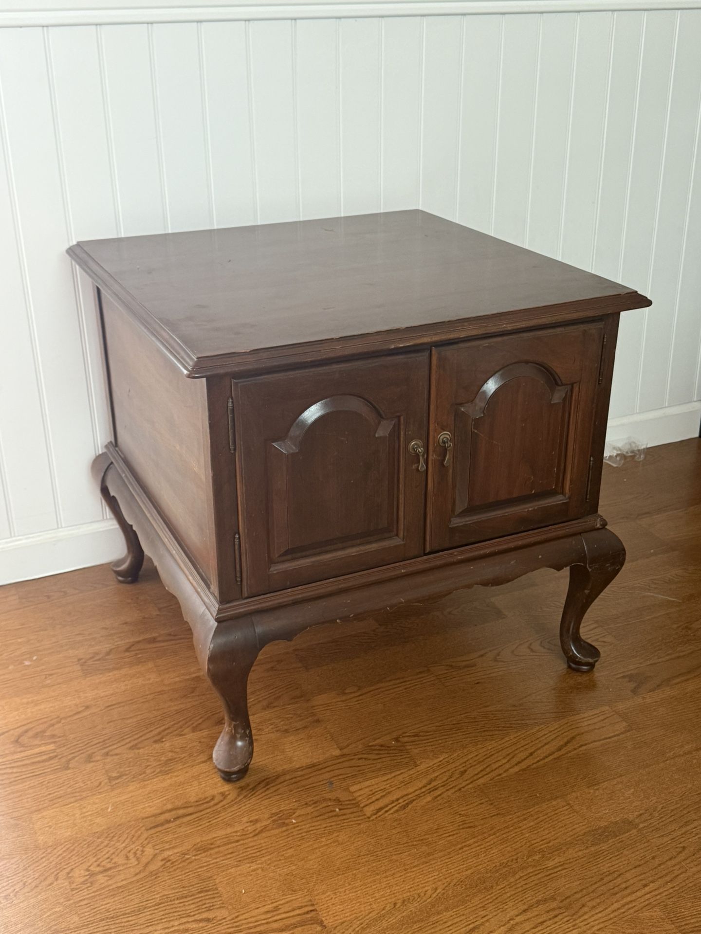 Antique Wood Night Stand / End Table W/ Storage