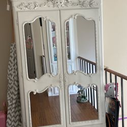 RHbaby Armoire 