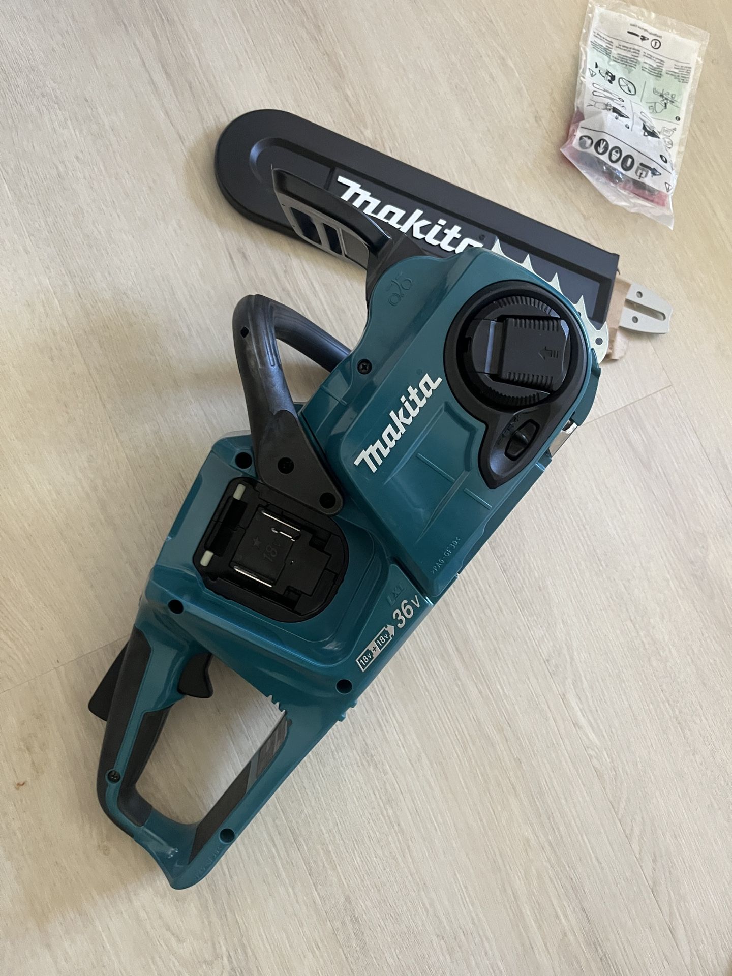 Makita LXT brushless Chainsaw 36v