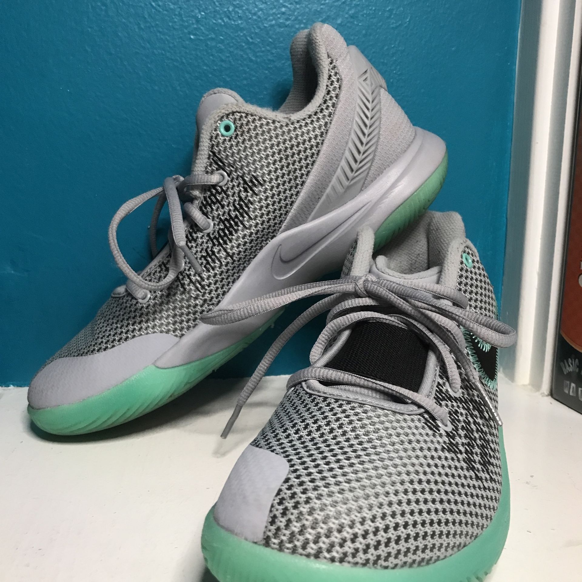 Kyrie flytrap 2 green 2025 glow