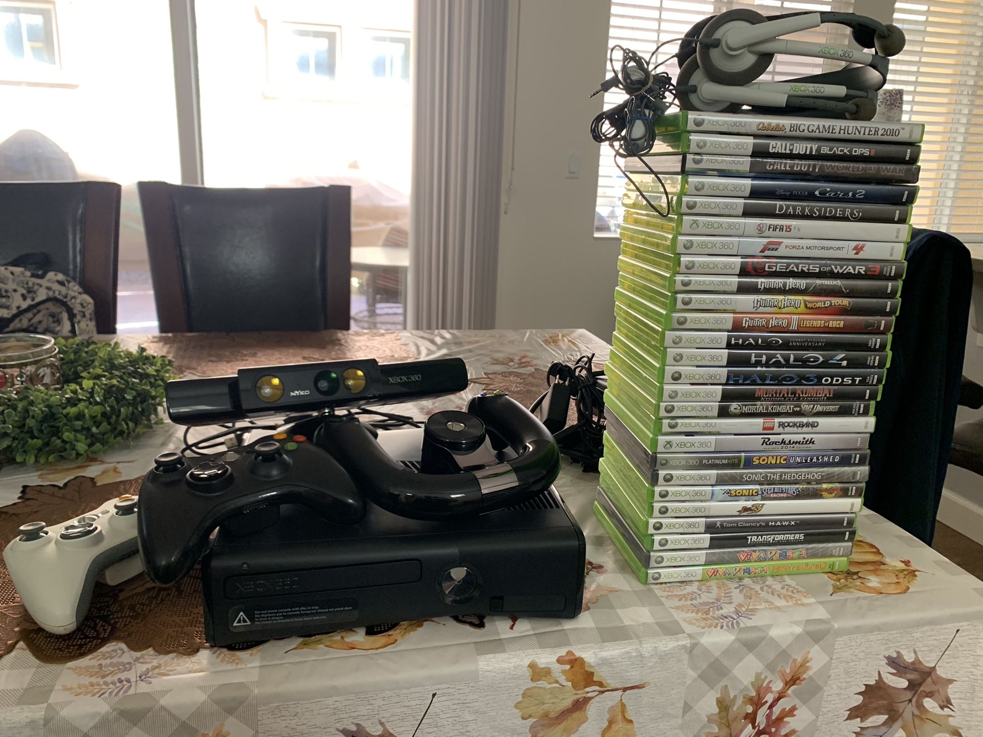 Xbox 360 Slim 250g with 26 games