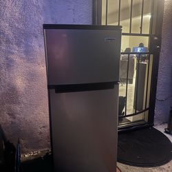 Magic chef compact fridge