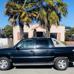 2006 Chevrolet Avalanche- $8,500