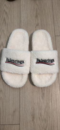 Balenciaga Furry Slides (11)