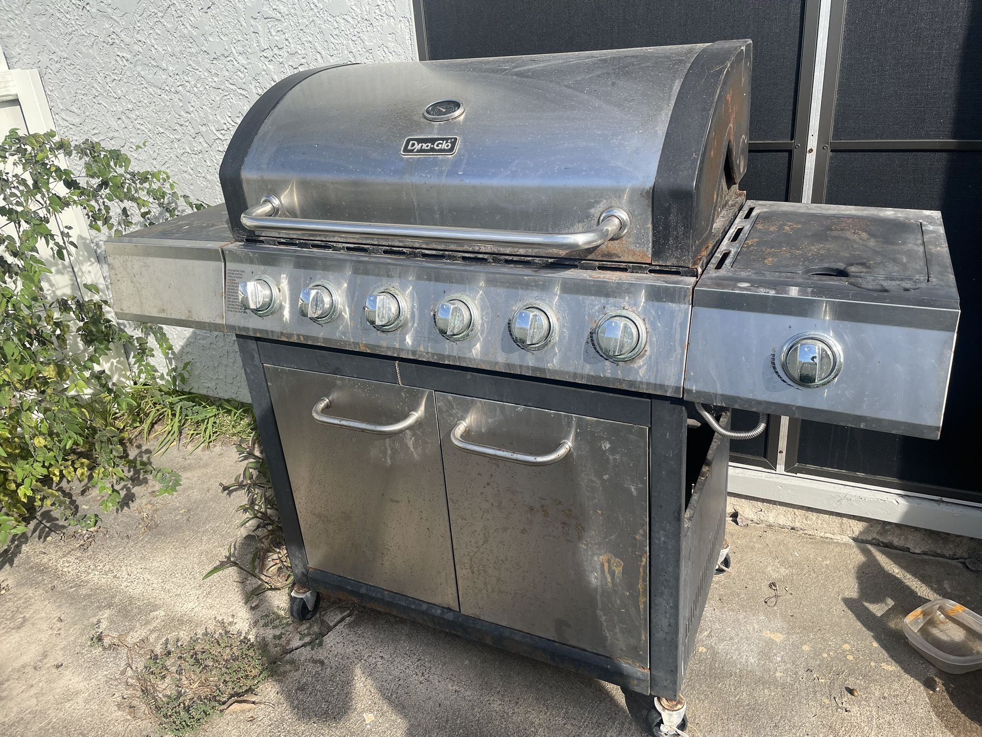 dyna-glo dgb610ssp Grill