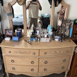 Beautiful 6 drawer dresser