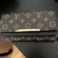 Louie Vuitton wallet 