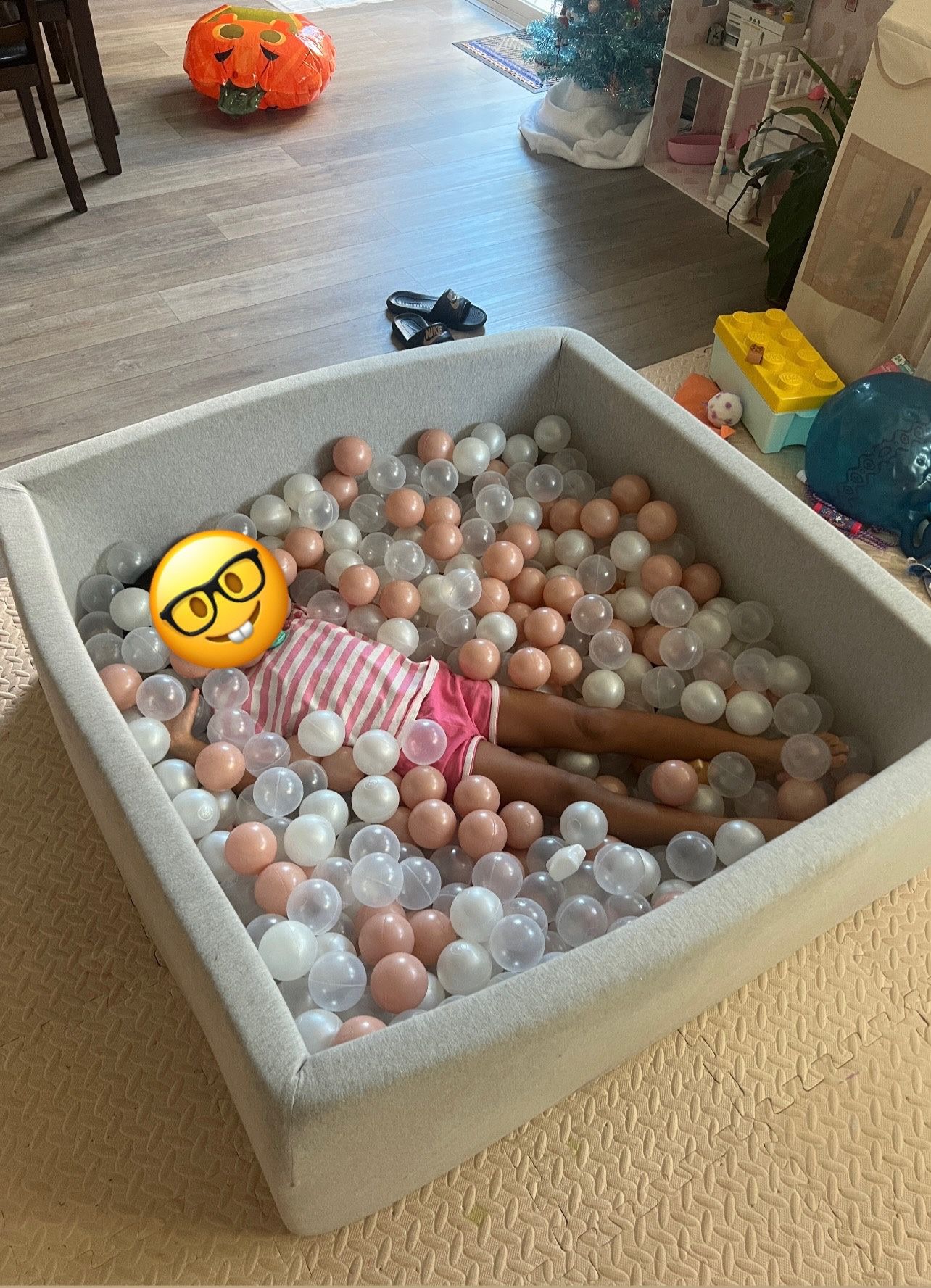 Kids ball pit