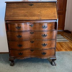 Vintage desk with secret slots fair to good condition.