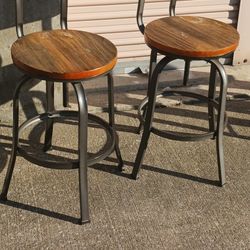 2 Stools 