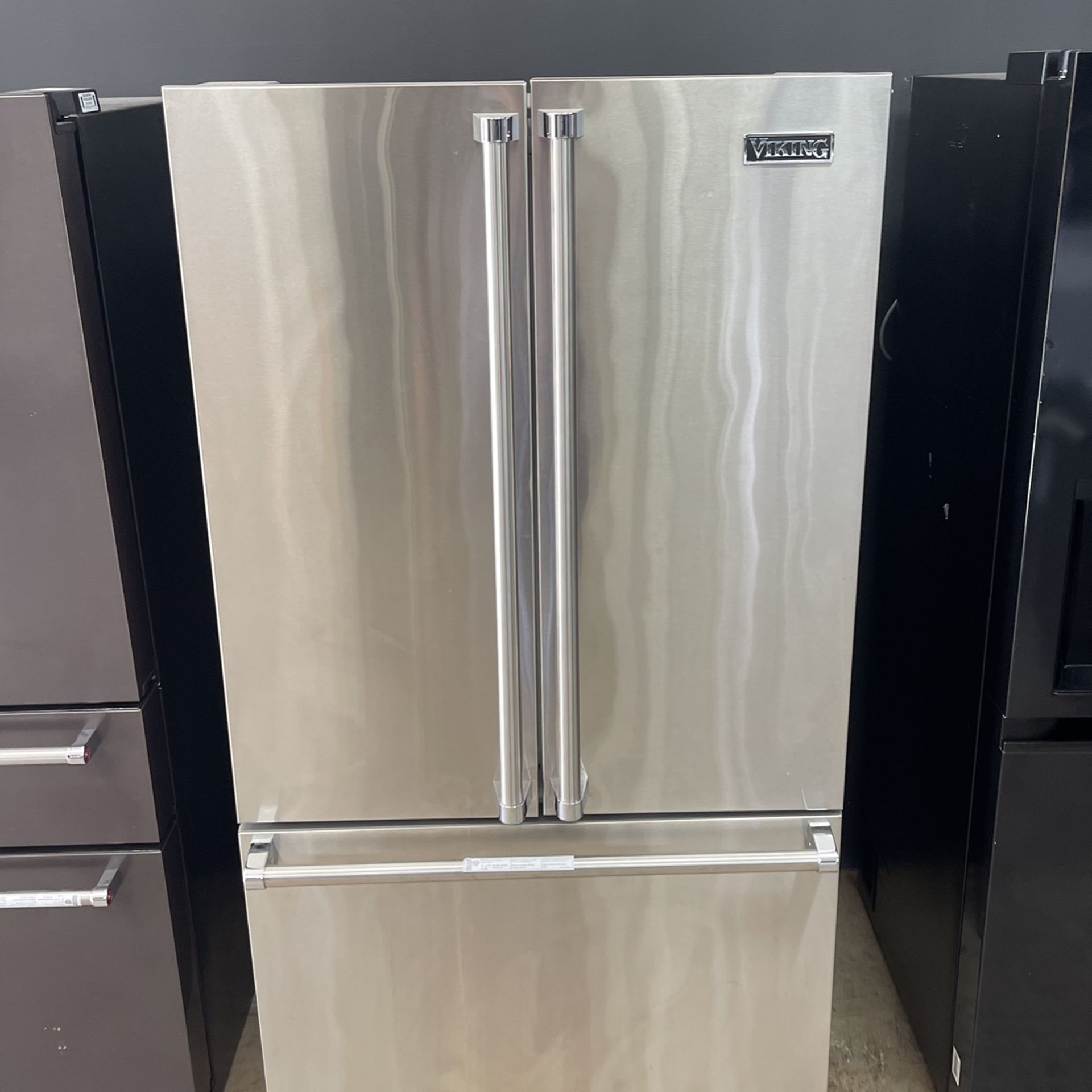 Viking Counter Depth French Door Refrigerator for Sale in Menifee, CA