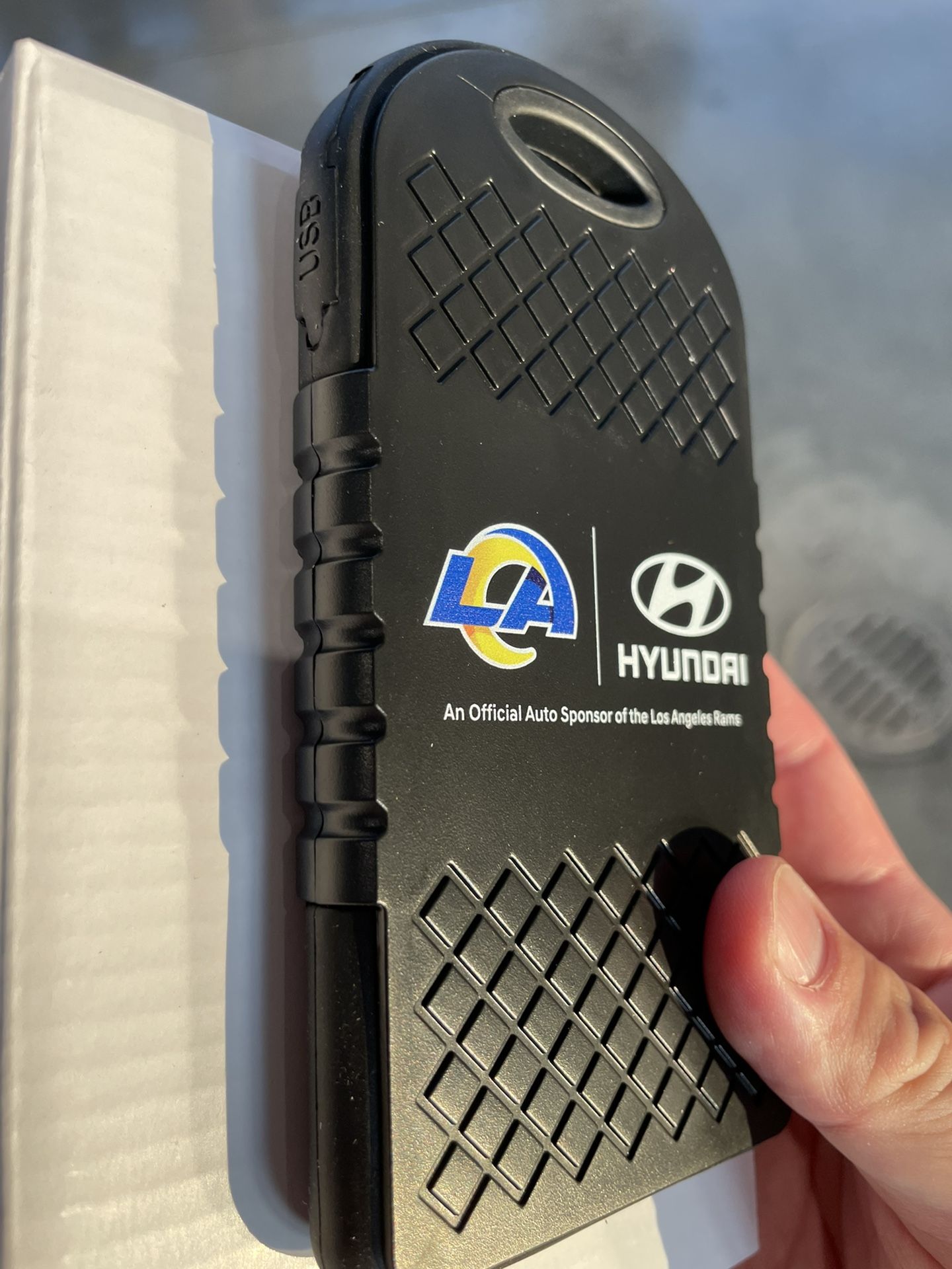 Solar Portable Phone Charger From Sofi Stadium Hyundai La Rams