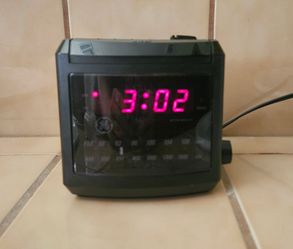 Vintage GE FM/AM Clock Radio with Battery Backup