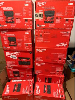 Milwaukee M18 Wet/Dry 2 Gallon Shop Vac Set