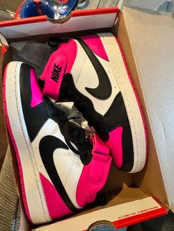 Nike court borough mids