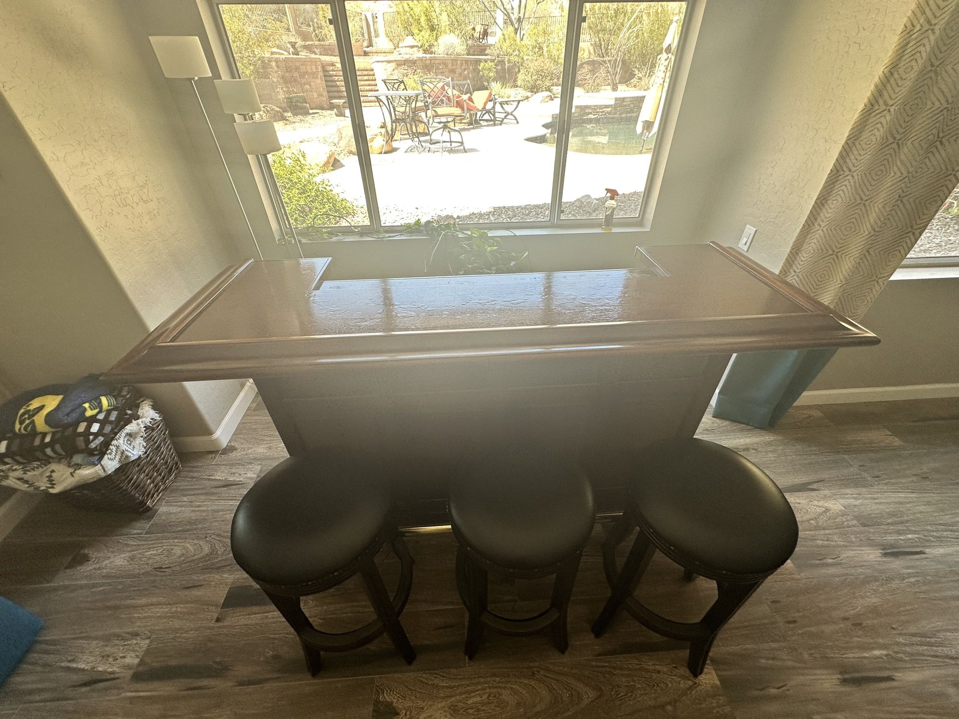 Bar & 3 Stools - Traditional Classic 7’
