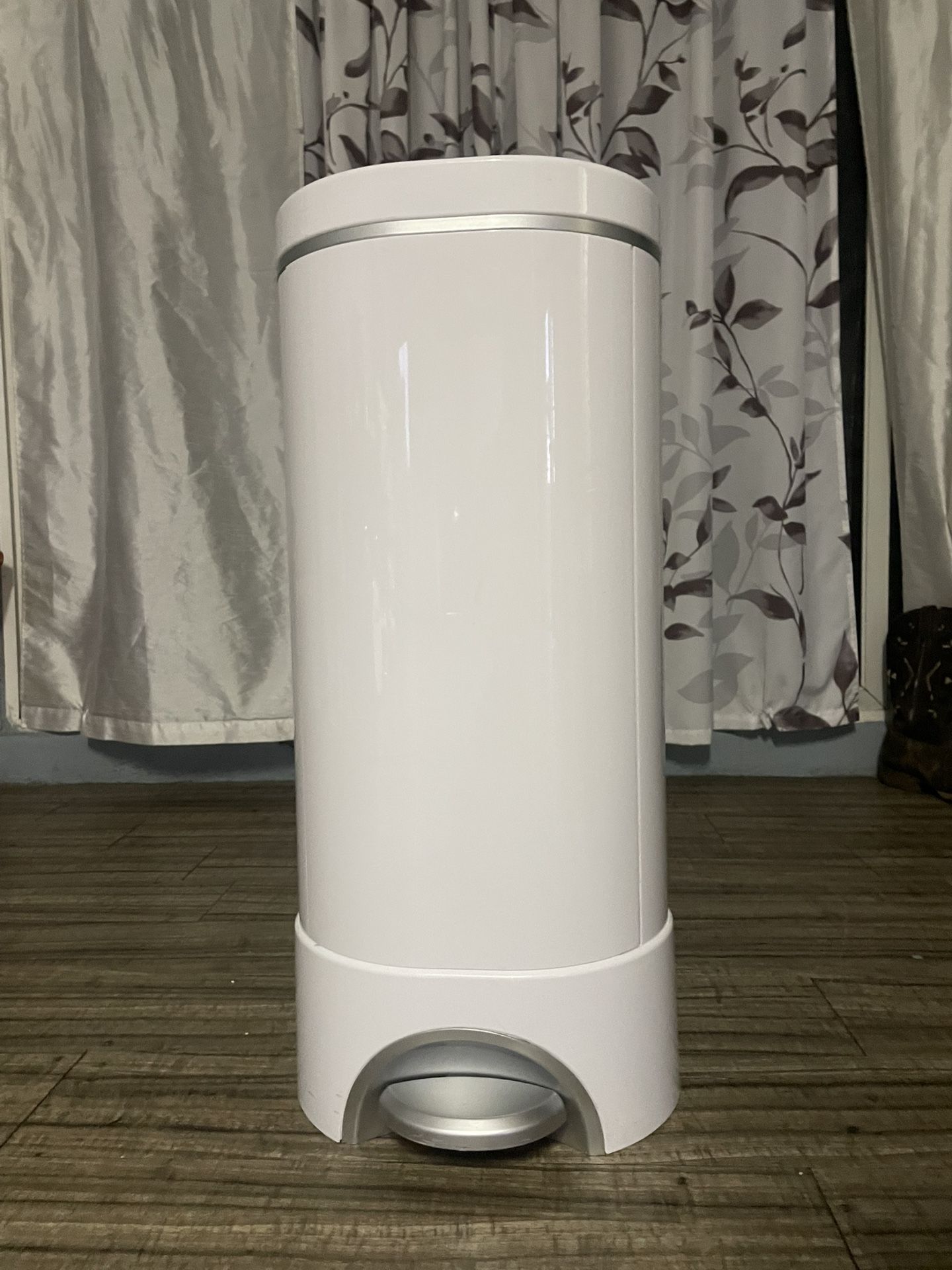 Munchin STEP - Diaper Pail + Refills