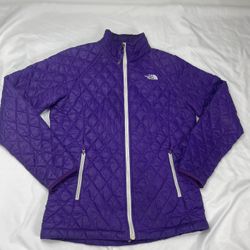 North face thermal ball jacket Girls XL  Color purple  