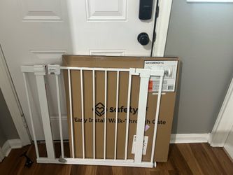 Baby safety gate