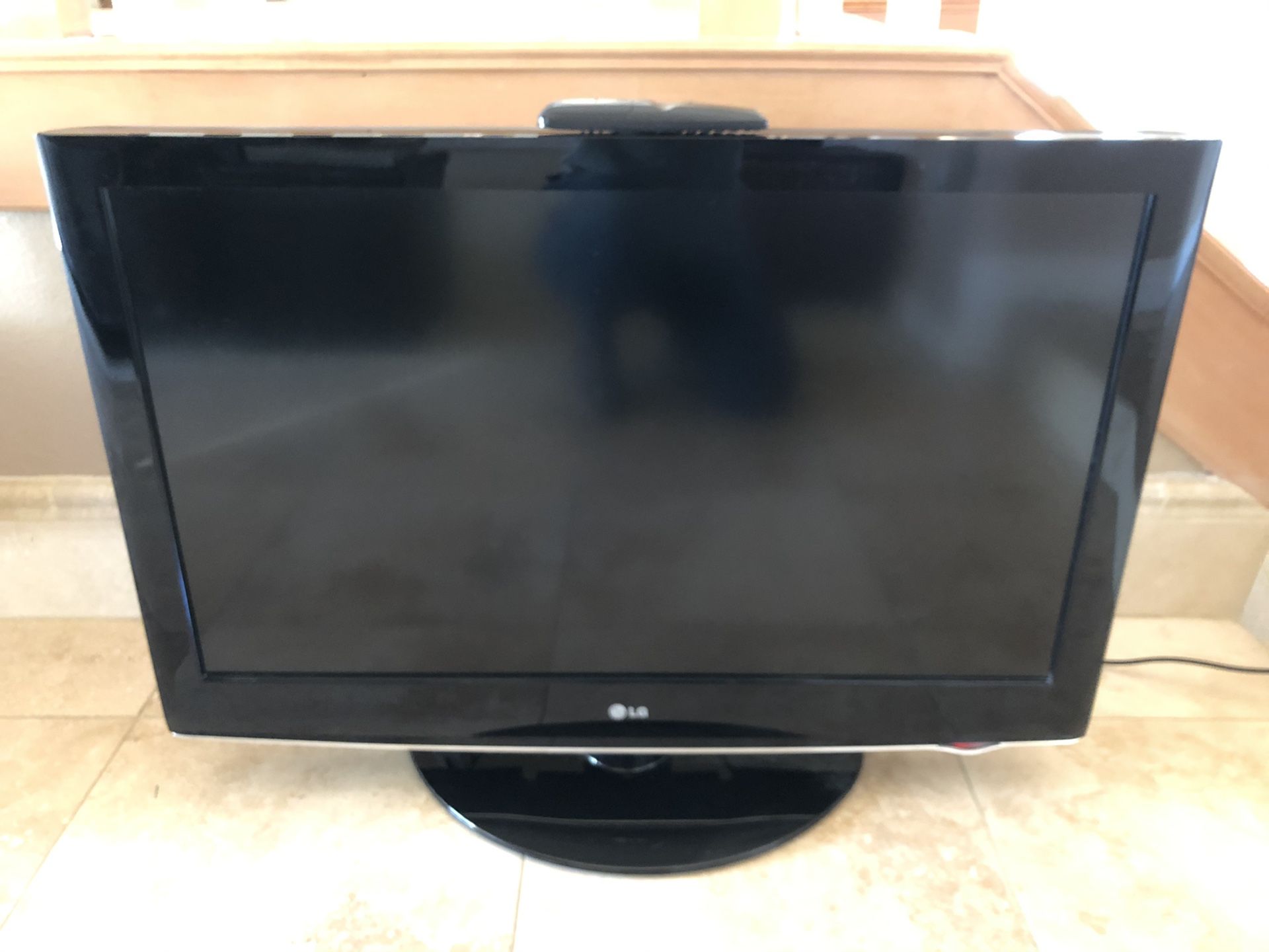LG 37 inch LCD TV