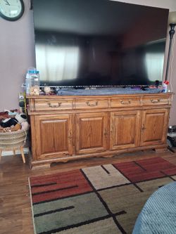 Beautiful Oak Buffet /Entertainment Center