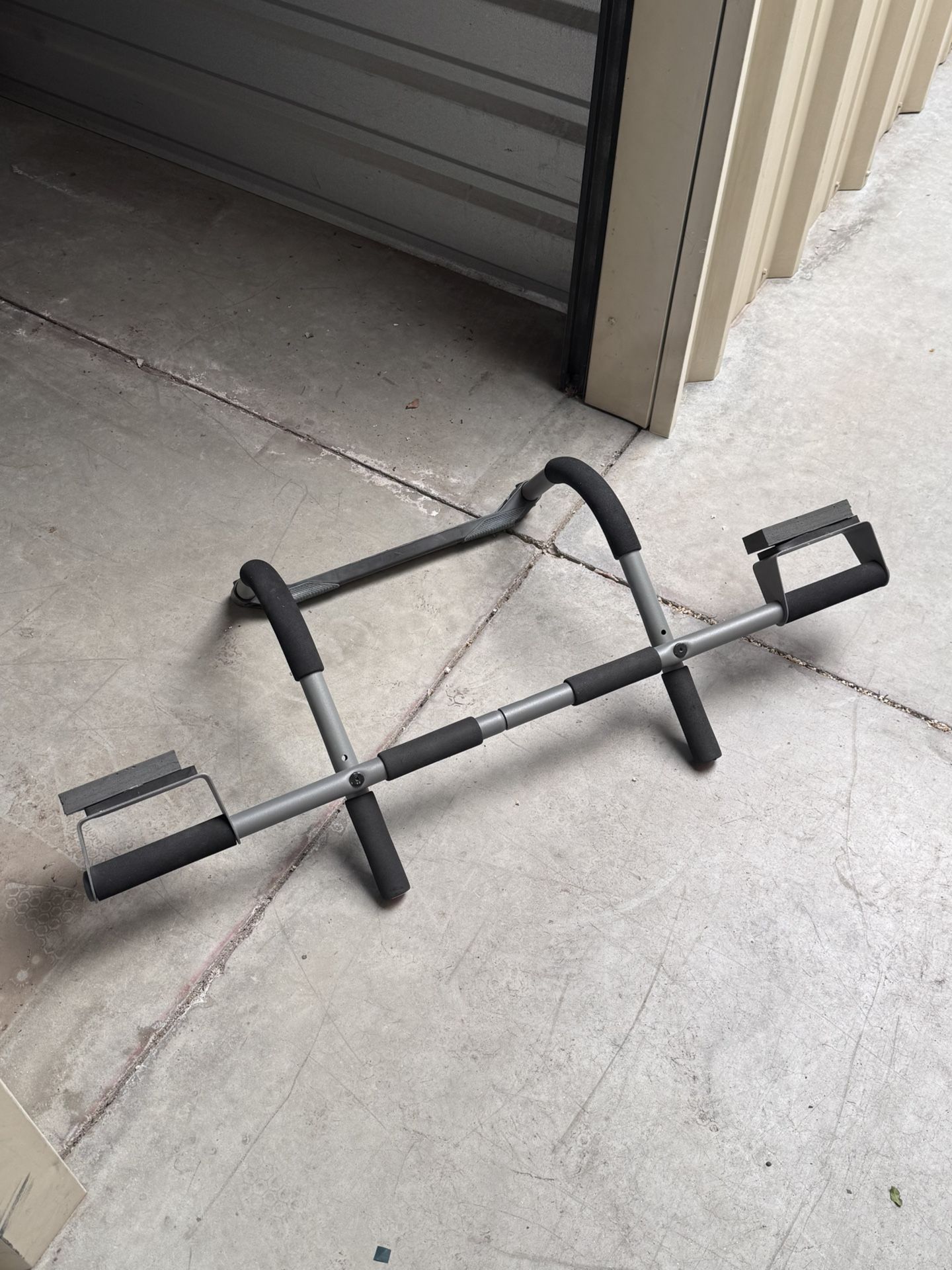 Steel Doorway Pull Up Bar