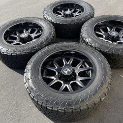 Hostile Rage 22” Wheels with 37” Toyo Tires Made for 8 lug GMC Sierra and Chevy Silverado 2500 and 3500