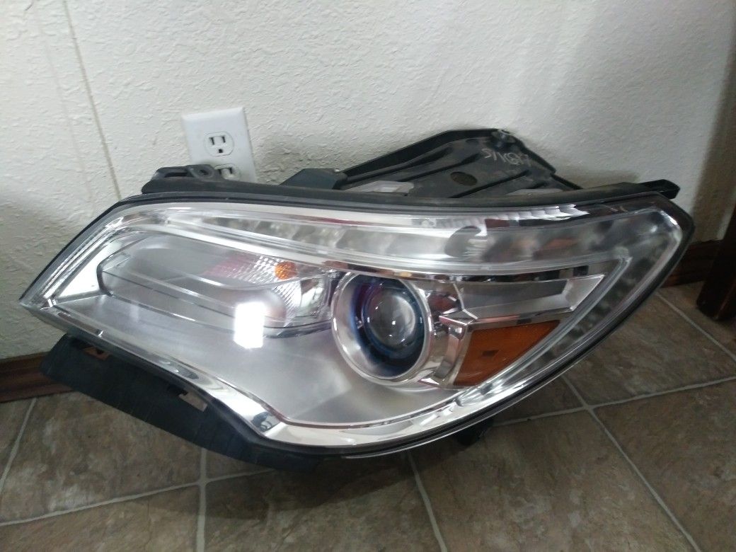 2013,17 BUICK ENCLAVE HEADLIGHT for Sale in Houston, TX OfferUp