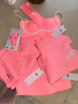 Alo Yoga Pink Set with Accessories – NWT