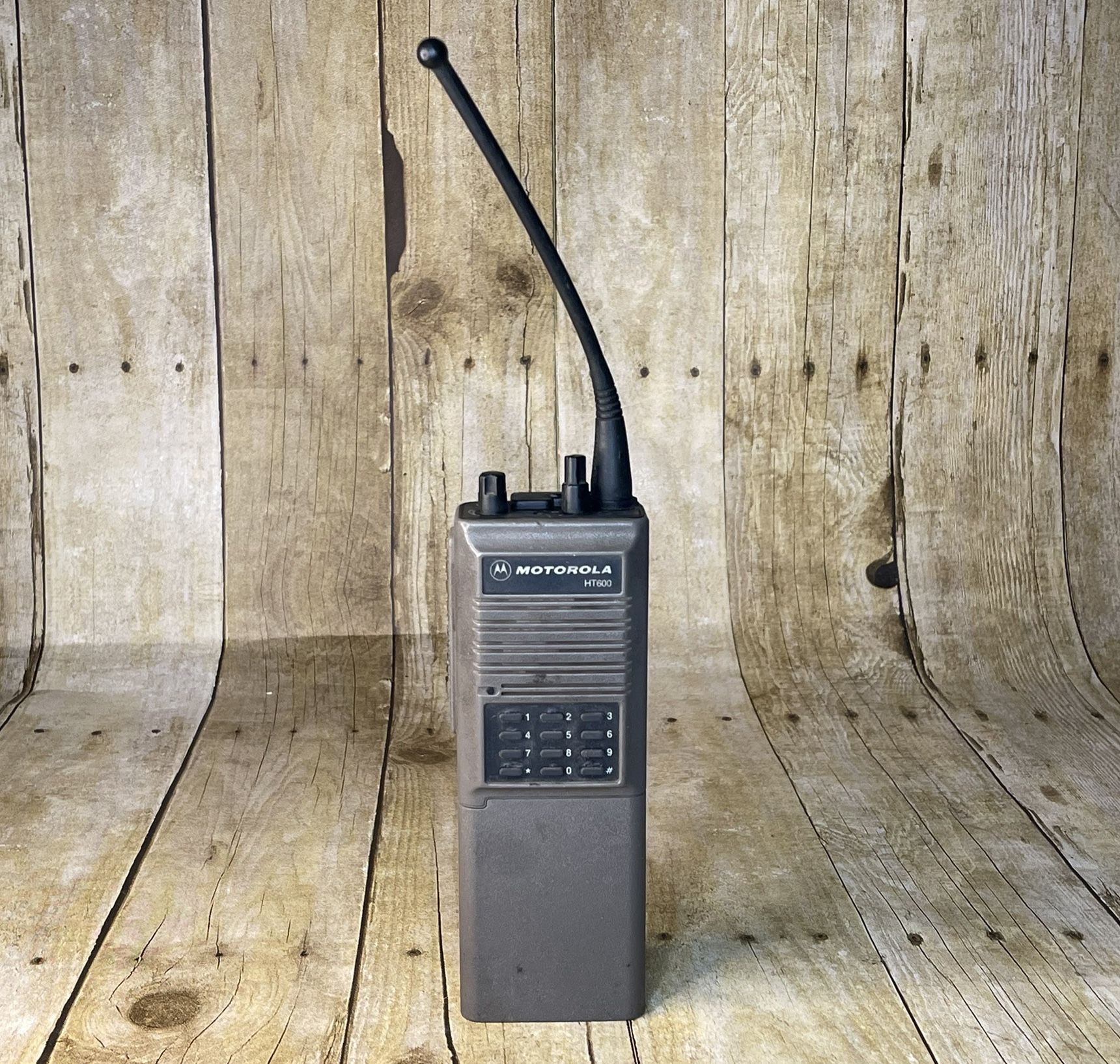 MOTOROLA HT600 PORTABLE TWO WAY HANDIE-TALKIE RADIO Un-Tested - READ DESC