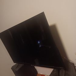 32 Inch Roku TCL TV with remote