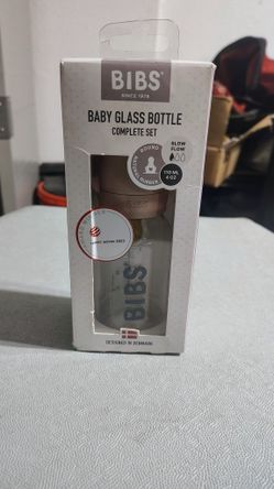 4 Pack Of 4 Oz BIBS glass Bottles And 4 Pack Of BIBS pacifiers
