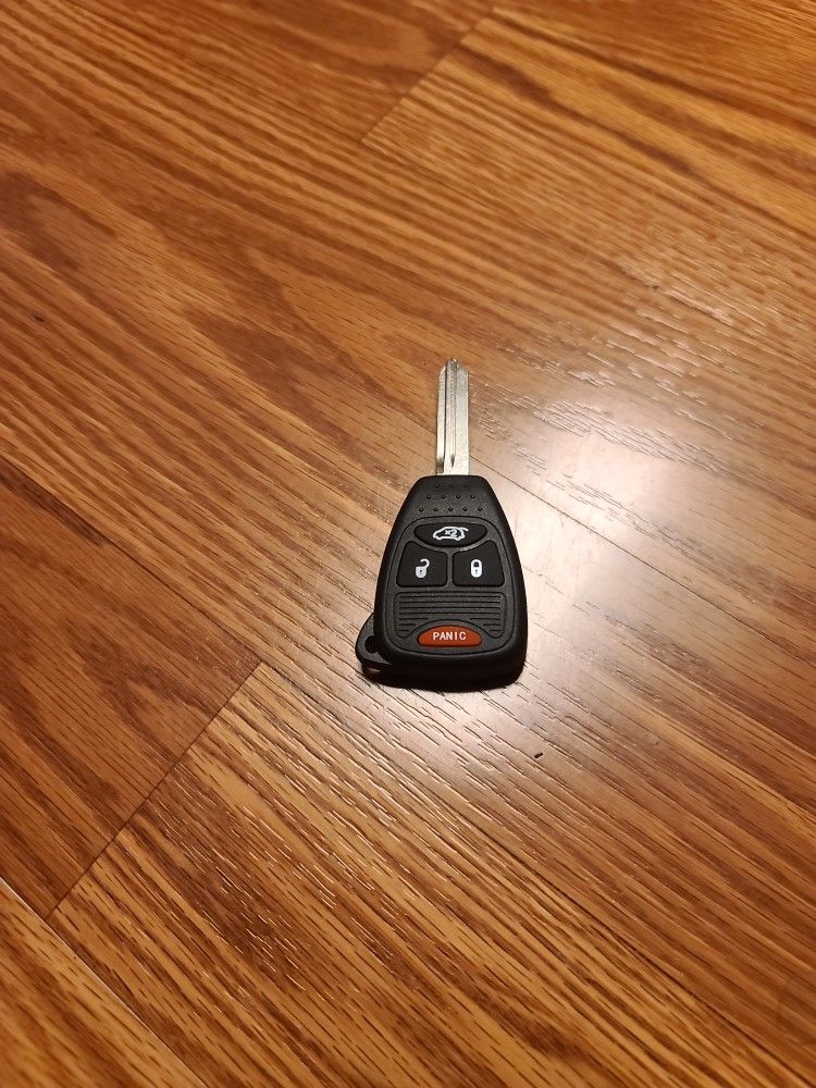 Chrysler, Dodge, and Jeep OEM Replacement Remote Key - 4 Button w/ Hatch