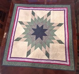 🪶 Handmade Quilted Lone Star design wall hanging or table center piece.  Measures 36” square.