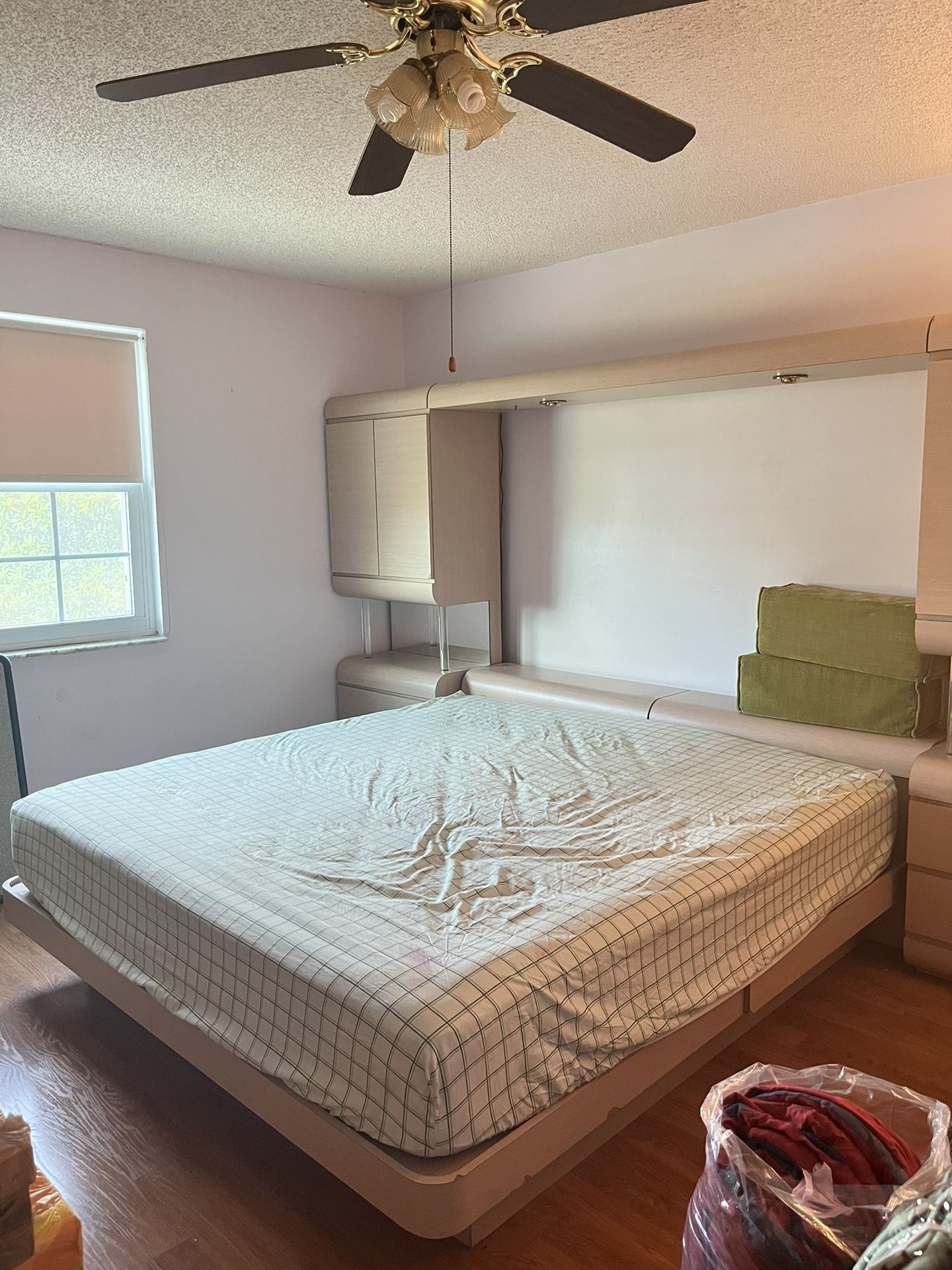 Kind size bed with matters