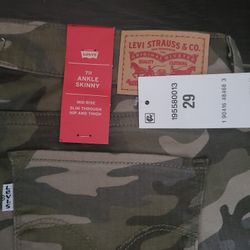 New Size 8  Levis